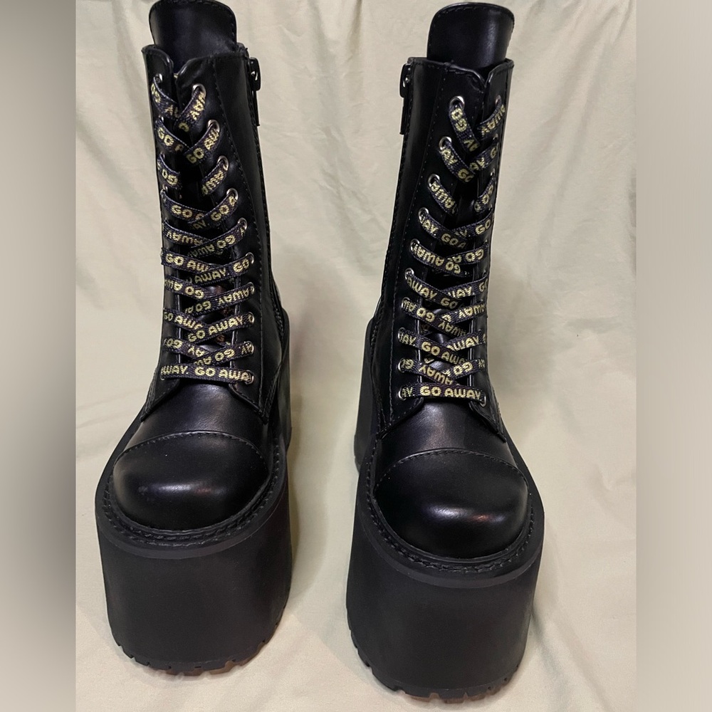 PLATFORM BOOTS (Daria collab)